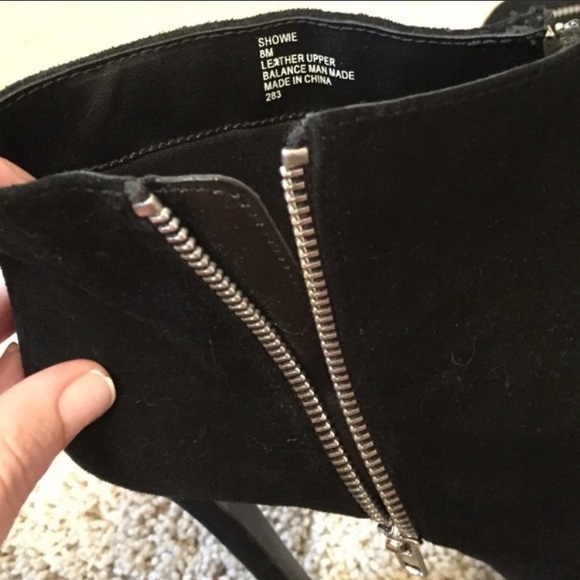 Steve Madden Showie black silver zipper ankle boot - Picture 3 of 4